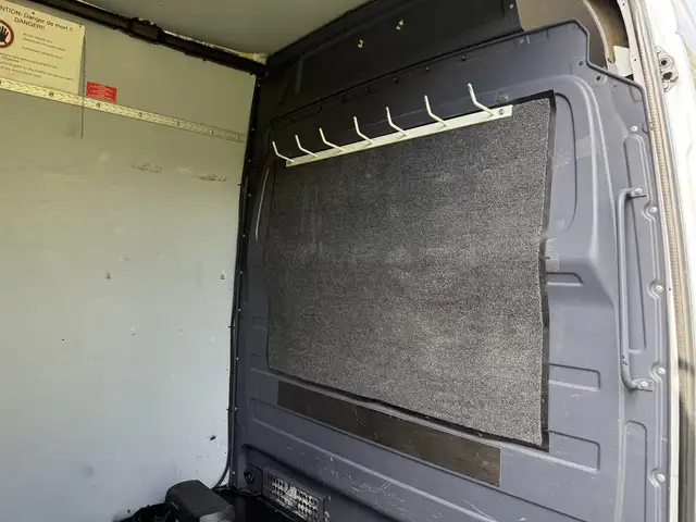 2017 Mercedes-Benz Sprinter 2500 4X4 Cargo Van with Rear Shelvin - Photo 19