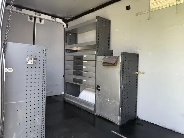 2017 Mercedes-Benz Sprinter 2500 4X4 Cargo Van with Rear Shelvin - Photo 20