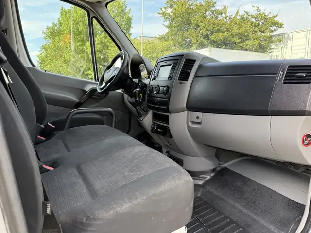 2017 Mercedes-Benz Sprinter 2500 4X4 Cargo Van with Rear Shelvin - Photo 22