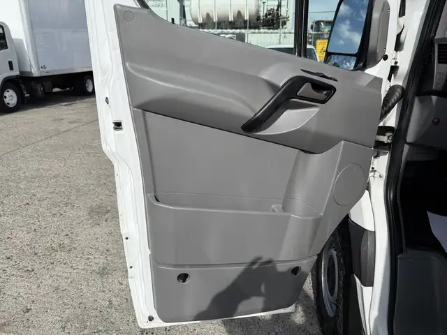 2017 Mercedes-Benz Sprinter 2500 4X4 Cargo Van with Rear Shelvin - Photo 25