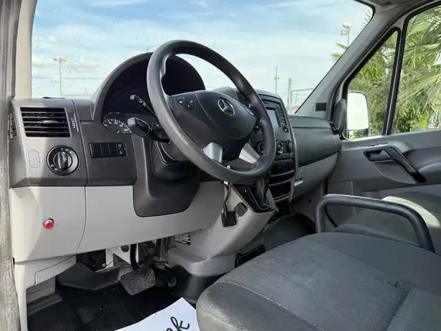 2017 Mercedes-Benz Sprinter 2500 4X4 Cargo Van with Rear Shelvin - Photo 26