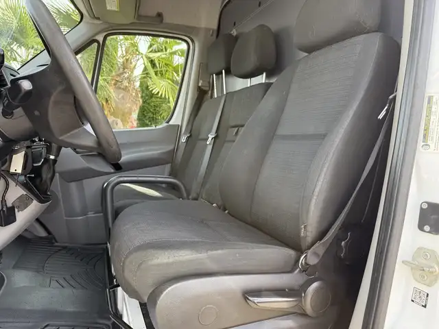 2017 Mercedes-Benz Sprinter 2500 4X4 Cargo Van with Rear Shelvin - Photo 27