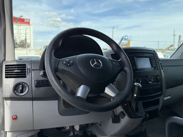 2017 Mercedes-Benz Sprinter 2500 4X4 Cargo Van with Rear Shelvin - Photo 28