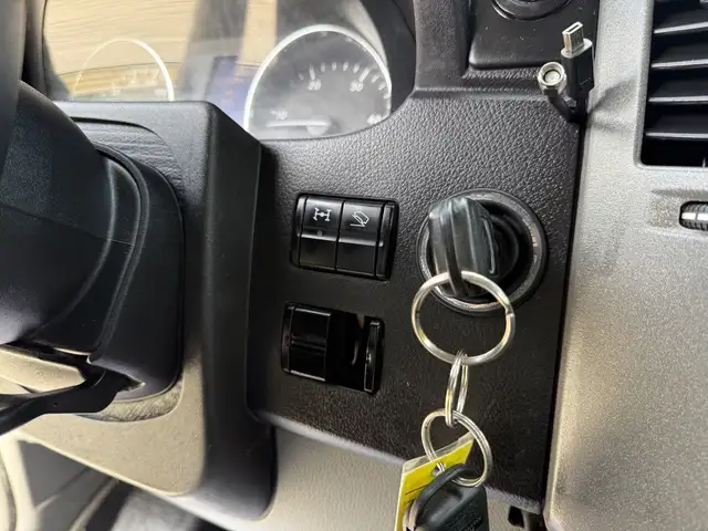 2017 Mercedes-Benz Sprinter 2500 4X4 Cargo Van with Rear Shelvin - Photo 36