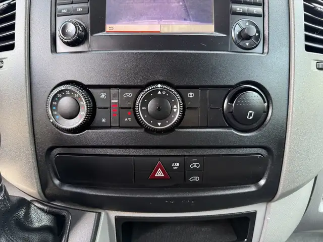 2017 Mercedes-Benz Sprinter 2500 4X4 Cargo Van with Rear Shelvin - Photo 39