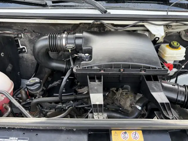 2017 Mercedes-Benz Sprinter 2500 4X4 Cargo Van with Rear Shelvin - Photo 41