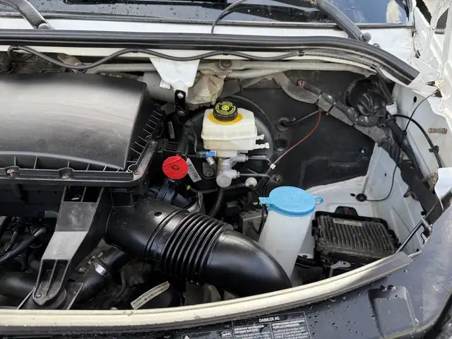 2017 Mercedes-Benz Sprinter 2500 4X4 Cargo Van with Rear Shelvin - Photo 43