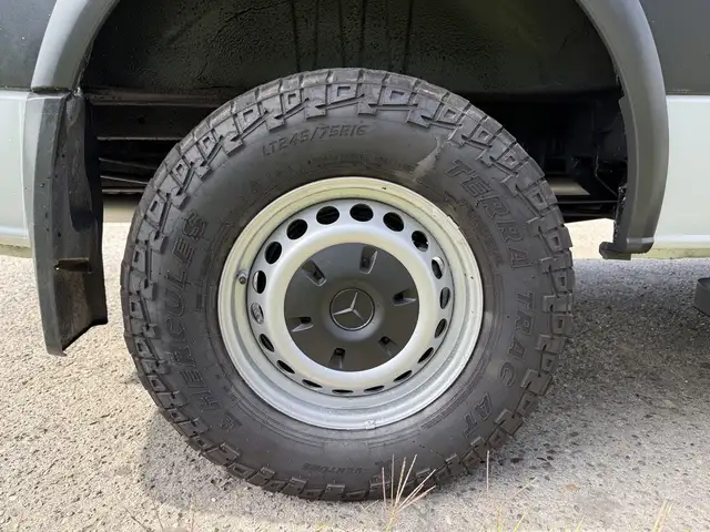 2017 Mercedes-Benz Sprinter 2500 4X4 Cargo Van with Rear Shelvin - Photo 51