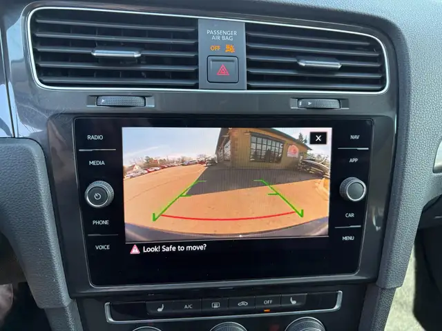 2021 Volkswagen Golf Comfortline AC! Navigation! Backup Camera! - Photo 16