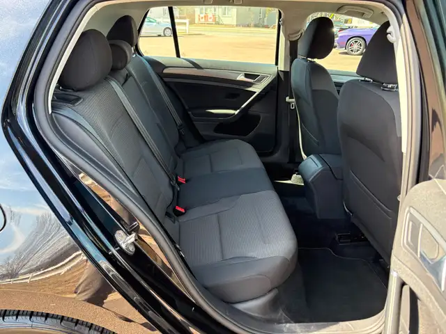 2021 Volkswagen Golf Comfortline AC! Navigation! Backup Camera! - Photo 19