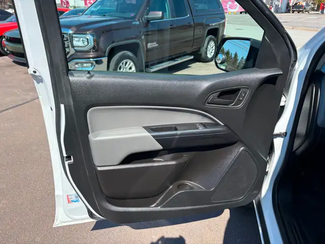 2022 Chevrolet Colorado WT Truck Cap! Backup Camera! - Photo 11