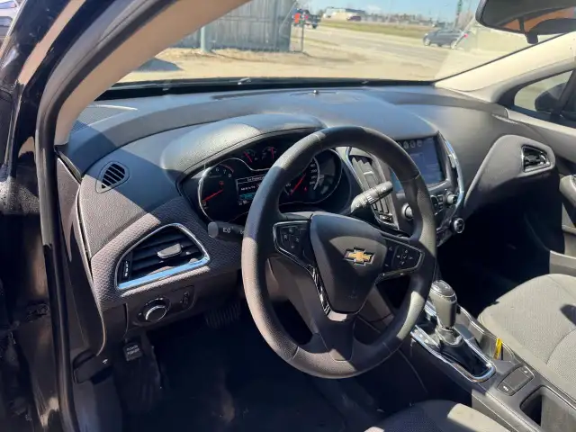 2016 Chevrolet Cruze LT, NO ACCIDENTS, DEALER SERVICED, 2 SETS W - Photo 13