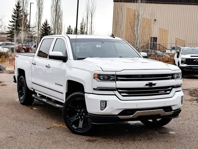 2017 Chevrolet Silverado 1500 LTZ 5.3L - Photo 2