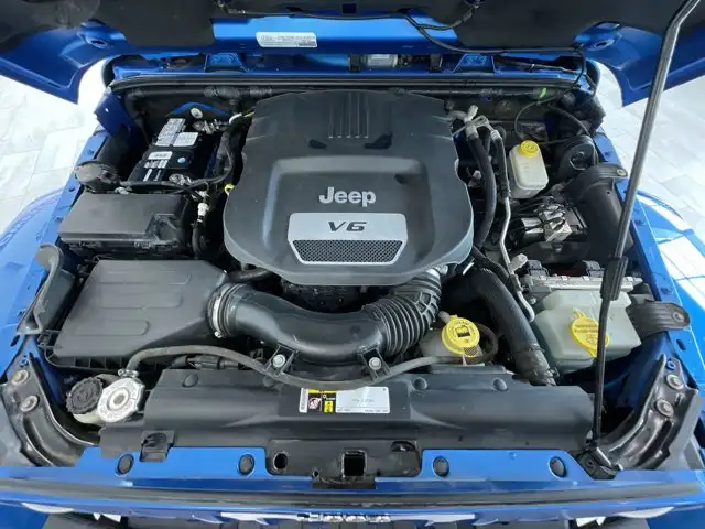 2015 Jeep Wrangler Unlimited Sahara - Photo 16