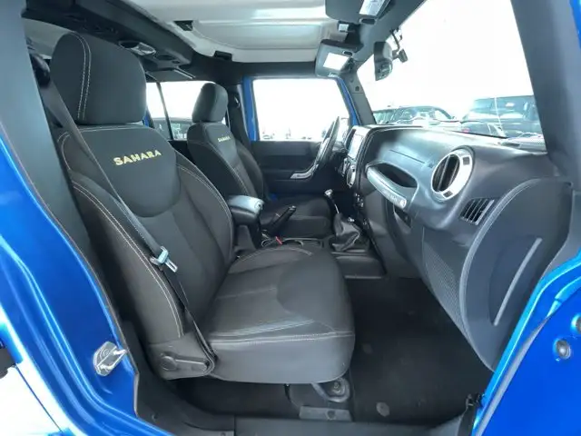 2015 Jeep Wrangler Unlimited Sahara - Photo 23