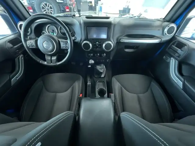 2015 Jeep Wrangler Unlimited Sahara - Photo 25