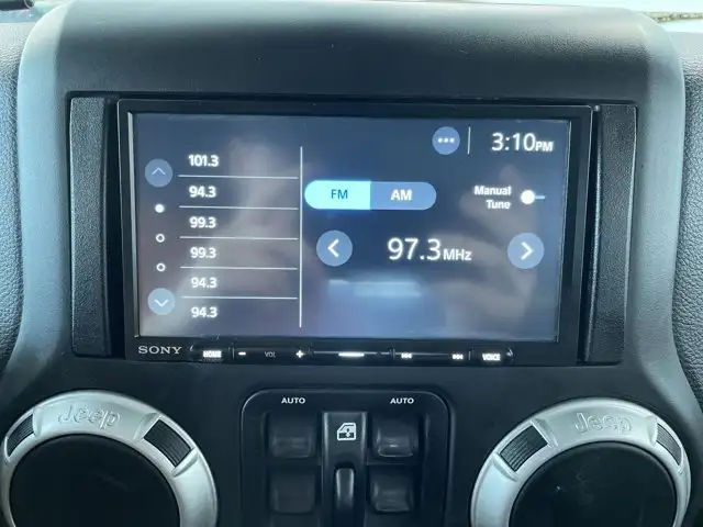 2015 Jeep Wrangler Unlimited Sahara - Photo 32