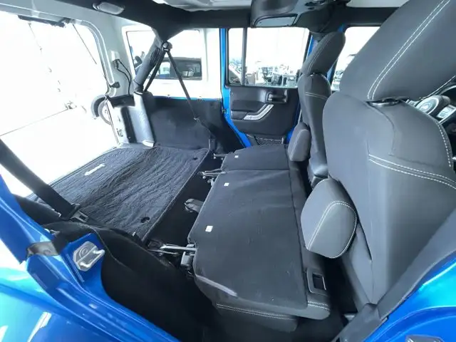 2015 Jeep Wrangler Unlimited Sahara - Photo 40