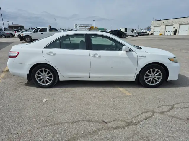 2011 Toyota Camry Hybrid - Photo 4