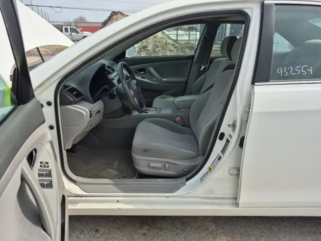 2011 Toyota Camry Hybrid - Photo 10