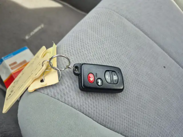 2011 Toyota Camry Hybrid - Photo 13