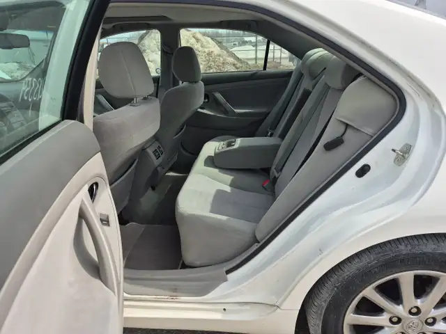 2011 Toyota Camry Hybrid - Photo 14