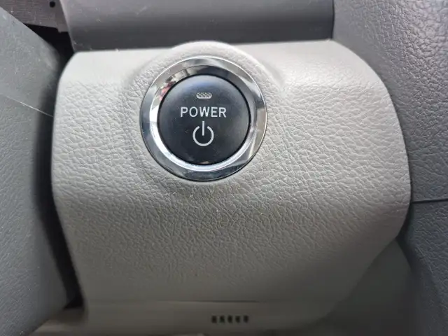 2011 Toyota Camry Hybrid - Photo 19