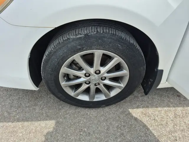 2011 Toyota Camry Hybrid - Photo 21