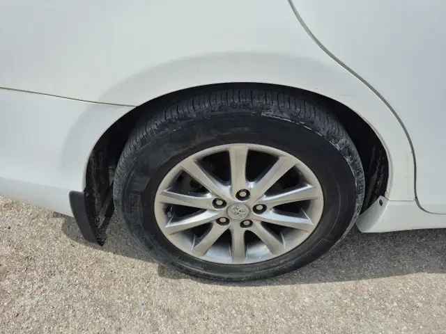 2011 Toyota Camry Hybrid - Photo 24