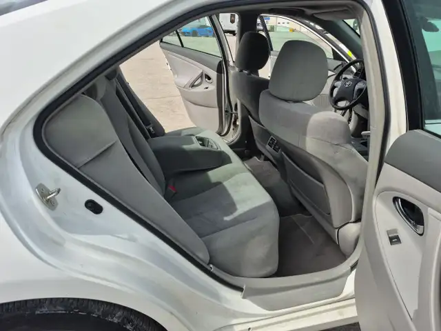 2011 Toyota Camry Hybrid - Photo 25