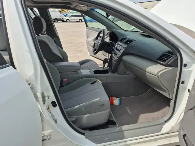 2011 Toyota Camry Hybrid - Photo 26