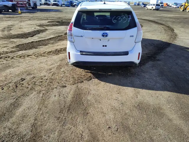2017 Toyota Prius v - Photo 4