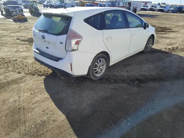 2017 Toyota Prius v - Photo 5