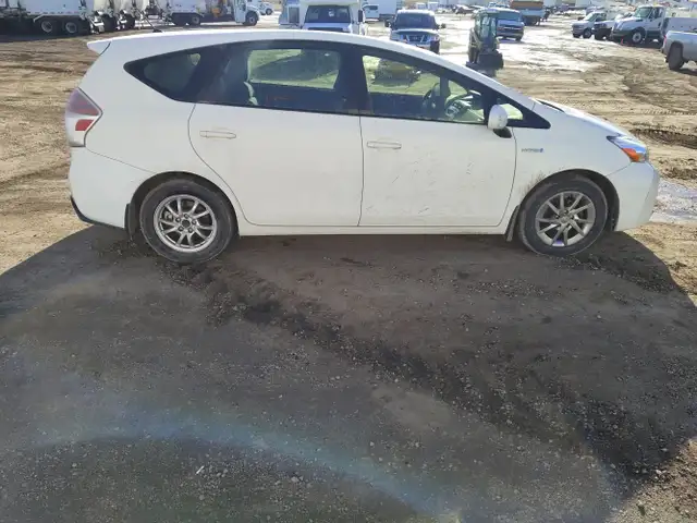 2017 Toyota Prius v - Photo 6