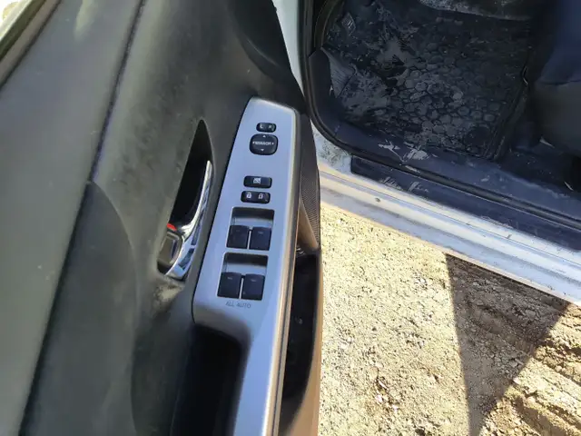 2017 Toyota Prius v - Photo 9