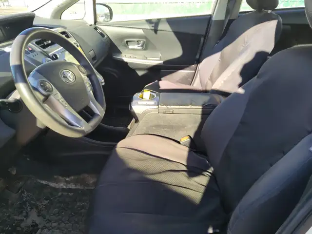 2017 Toyota Prius v - Photo 10