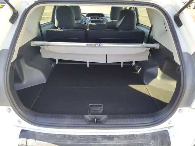 2017 Toyota Prius v - Photo 13