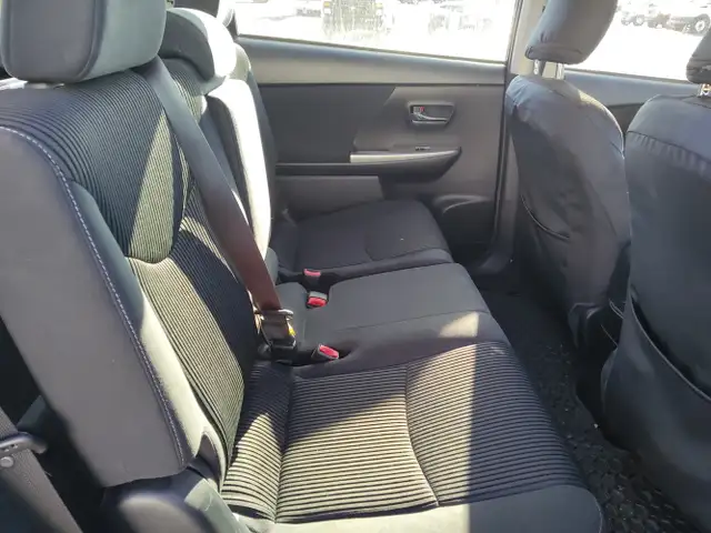2017 Toyota Prius v - Photo 14