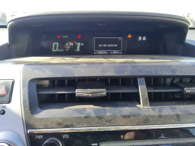 2017 Toyota Prius v - Photo 16