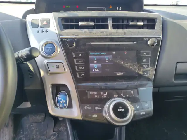 2017 Toyota Prius v - Photo 17