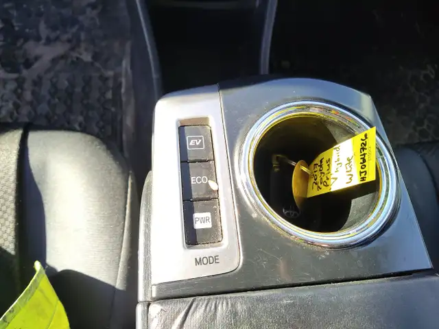 2017 Toyota Prius v - Photo 18