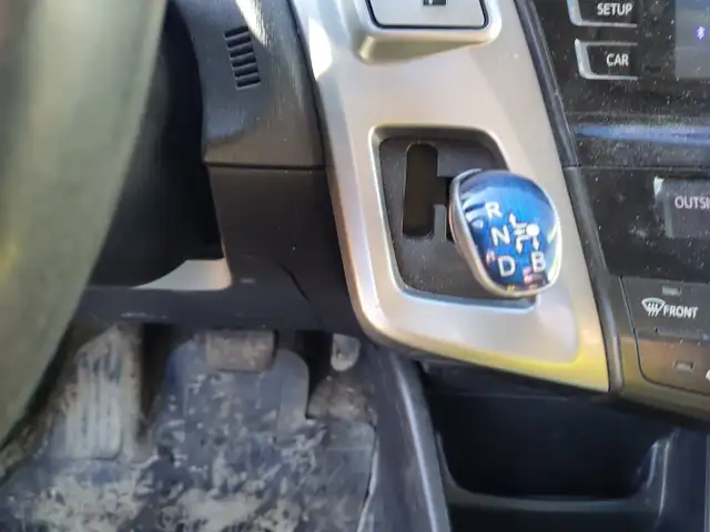 2017 Toyota Prius v - Photo 19