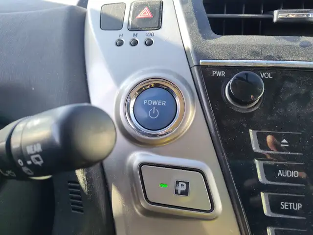2017 Toyota Prius v - Photo 20