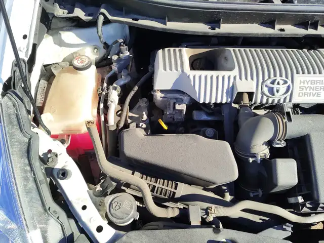 2017 Toyota Prius v - Photo 25