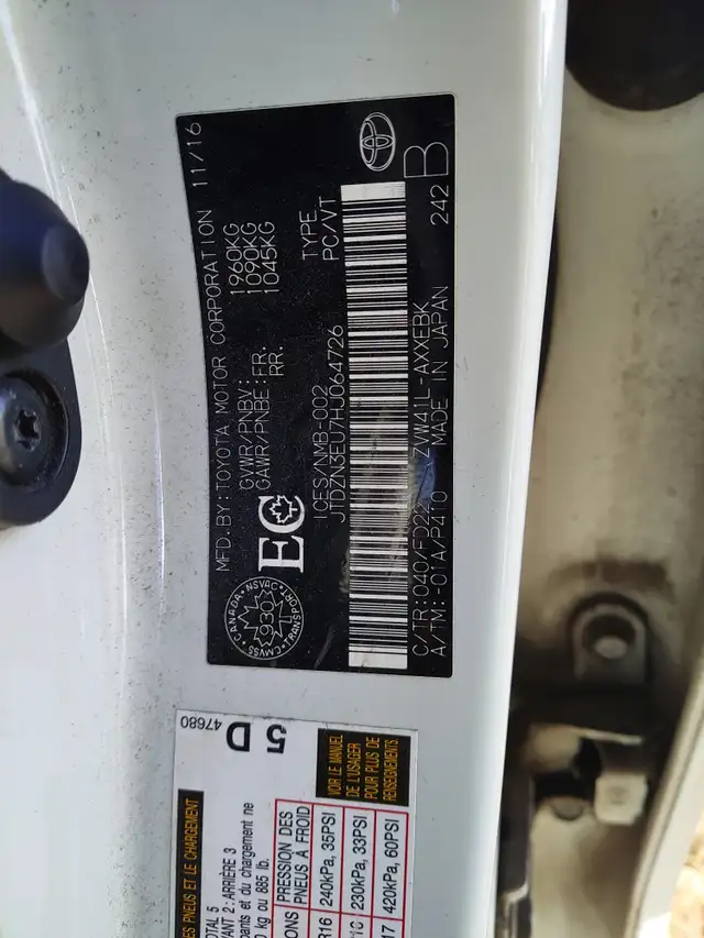 2017 Toyota Prius v - Photo 26