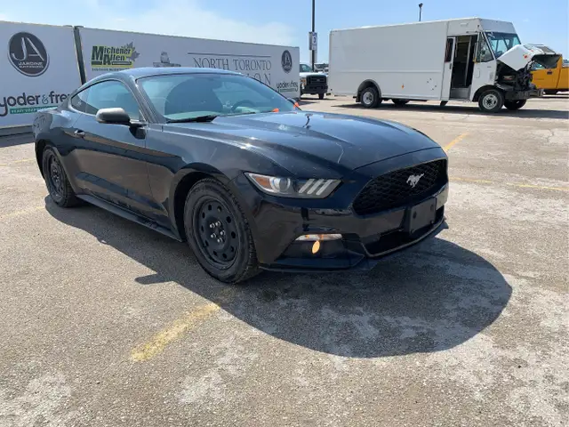 2015 Ford Mustang - Photo 3