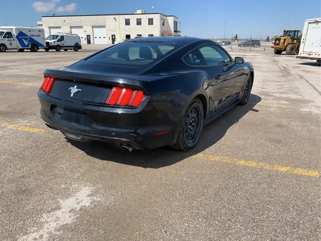 2015 Ford Mustang - Photo 5