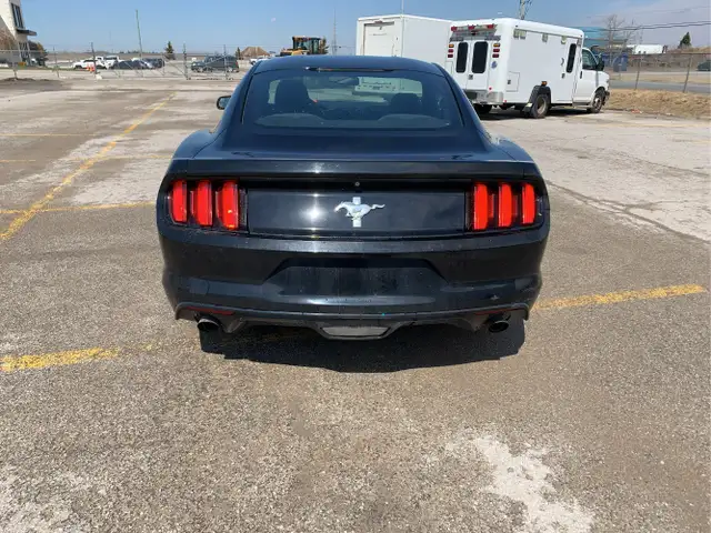 2015 Ford Mustang - Photo 6