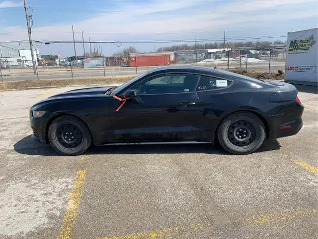 2015 Ford Mustang - Photo 8