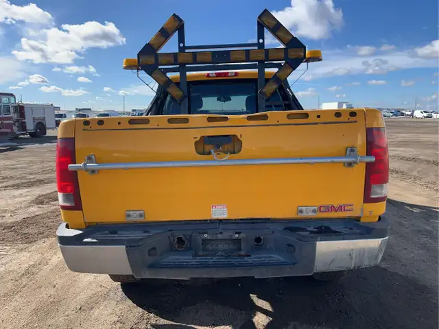 2011 GMC Sierra 2500HD - Photo 5
